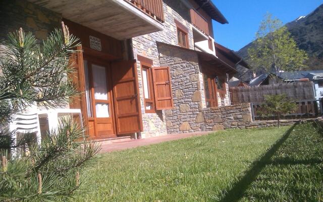 APARTMENTSUITESPAIN BAQUEIRA Jardin Privado
