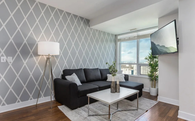 QuickStay - Beautiful Toronto Condo, City Views