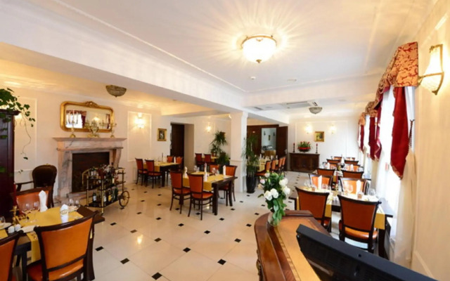Royal Hotel