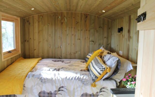 Shepherd's Hut - The Quirky Quarry
