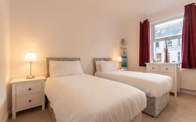 Glebe Street Apartment - Sleeps 4