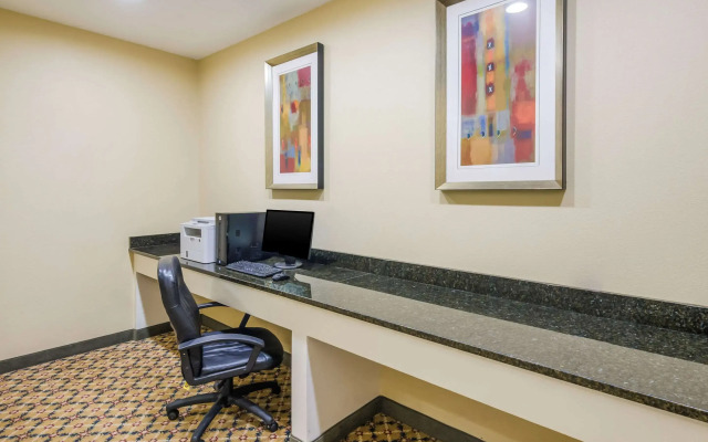 Quality Inn Roanoke Airport