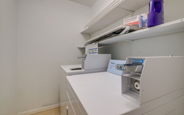 Spacious Triangle Townhome - Near Hiking & Golf!