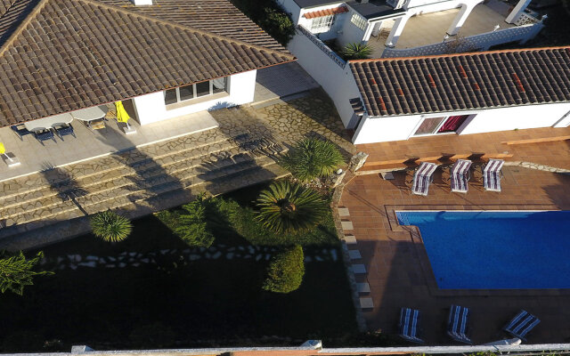 A-Llierca L'Escala Property