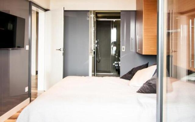 Top floor luxury apartment