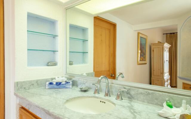 2BR W/private Jacuzzi: Casa del Mar Pelicano 301