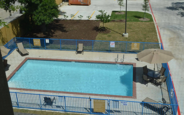 Candlewood Suites San Antonio Airport by IHG