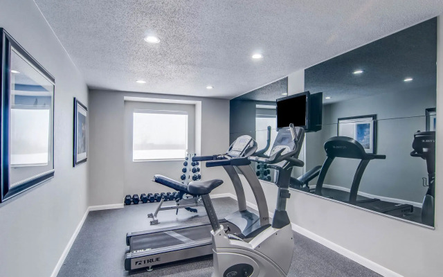 Clarion Pointe Staunton East