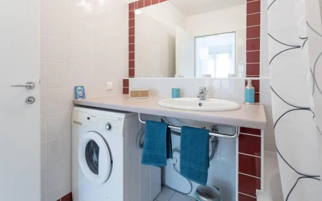 Bright Apartment in Hip & High Quality Neighborhood