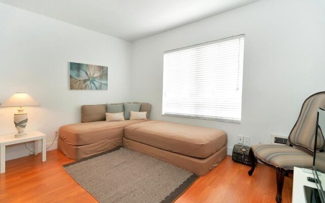 3700 Collins By Miami Te Espera