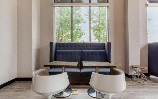 Cambria Hotel Denver International Airport