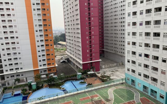 Comfy Studio Green Pramuka City Apartment Near Mall
