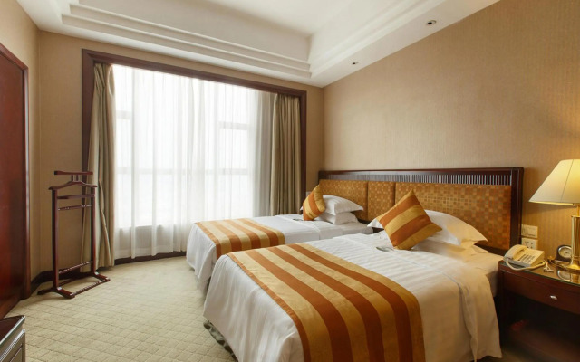Grand Royal Hotel