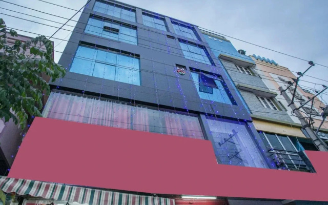 OYO 15818 Om Sai Residency