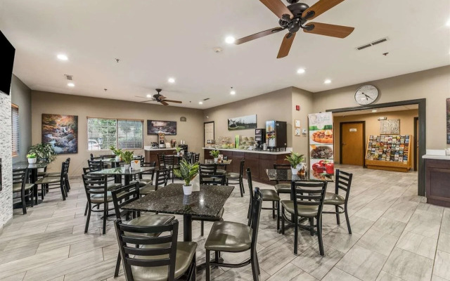 Quality Inn & Suites Hendersonville - Flat Rock