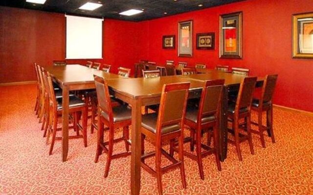 Red Roof Inn PLUS+ & Suites Knoxville West-Cedar Bluff