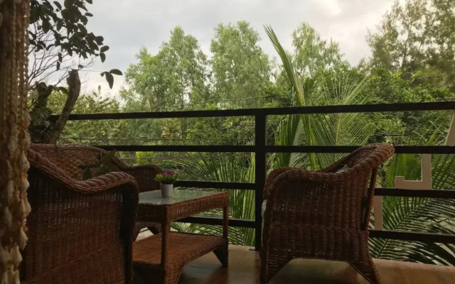 The Palms Resort & Bar