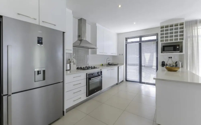 Newly Renovated 3 bed Apartment With Splashpool - 2283
