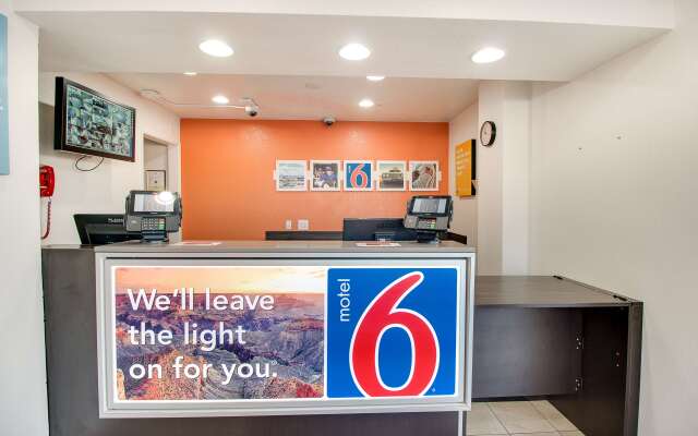 Motel 6 Phoenix East