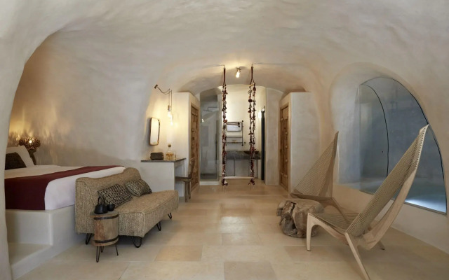 White Pearl Cavalieri - Adults Only