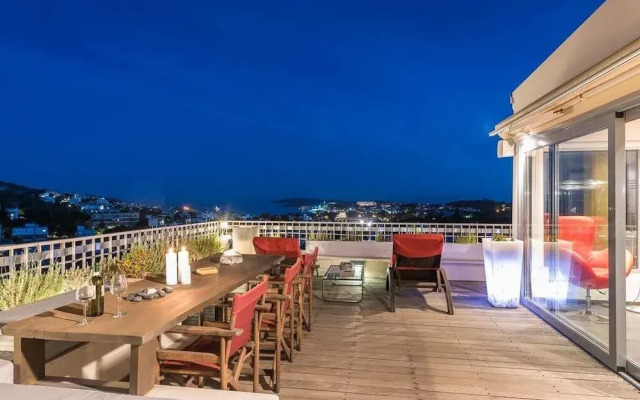 Sea View Apartment with Hot Tub & Sauna