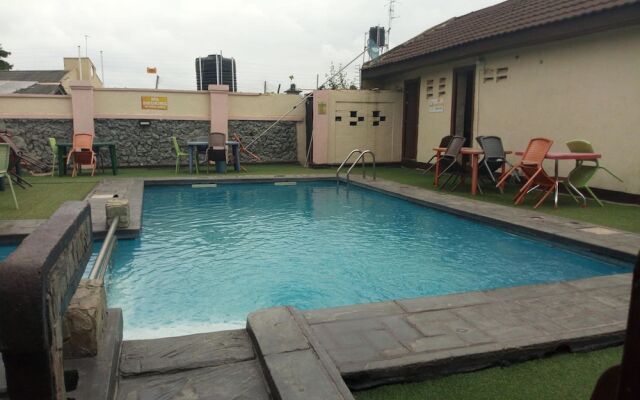 Danest Hotel And Suites