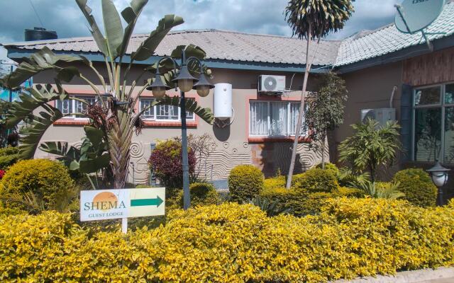 Shema Guest Lodge