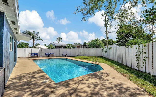 Sunshine Villa w/ Private Pool