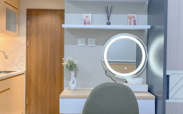Warm And Simply Studio At Royal Sentul Park Apartment
