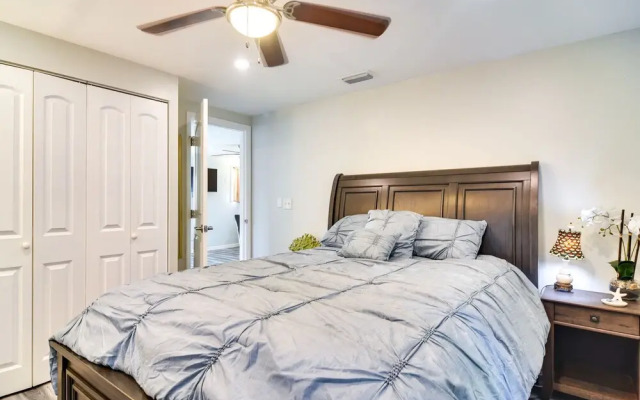 Remodeled Seminole Apt + Yard: 3 Mi to Beach!