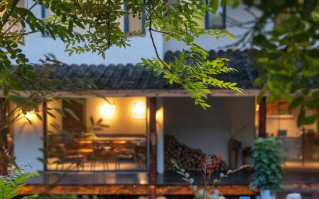 Yifangxi Hot Spring Hotel (Xianahei Branch, Wanfenglin Scenic Area)