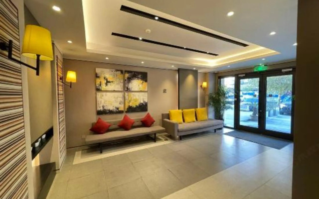 Seasonal Collection Hotel (Shanghai Zhoupu Wanda Plaza)