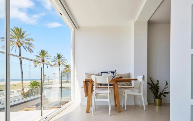 Sunny Beachfront Escape