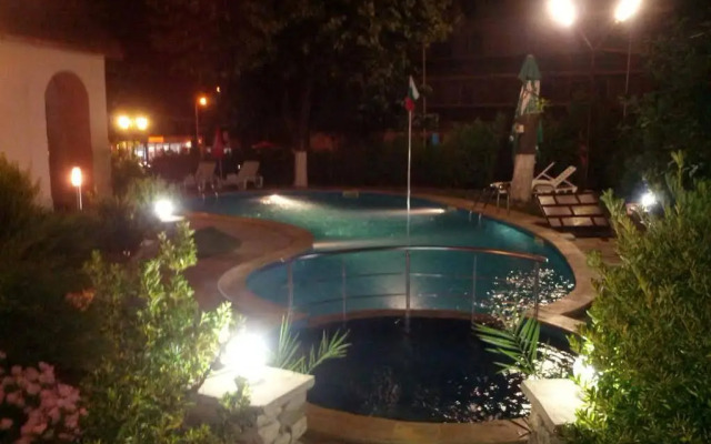 Perla Family Hotel