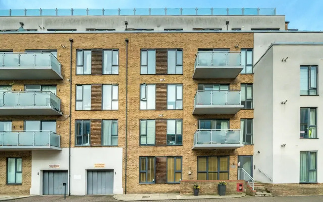 JOIVY Gorgeous 2-Bed Flat W/ Desk In Wandsworth