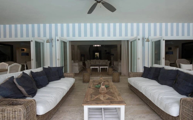 7 Bedrooms Luxury Colonial Villa Complete New 2017
