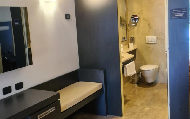 Raya Hotel Motel