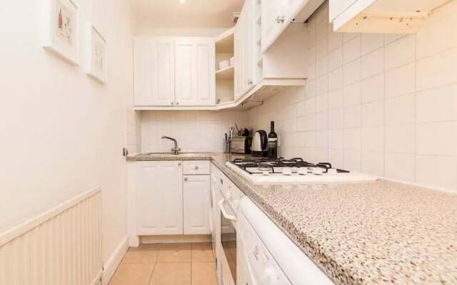 Modern 2 Bedroom Flat in Victoria - Zone 1
