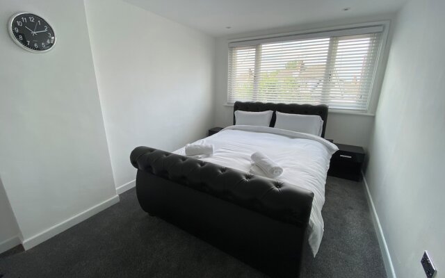 Lovely Refurbished 3-bed House in Liverpool