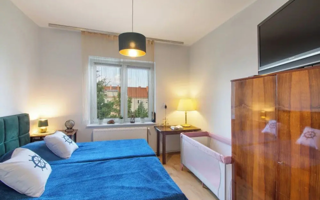 2 Bed Flat - Sleeps 8 - Parking - Wifi
