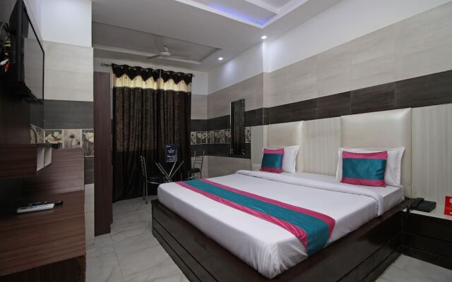 OYO 8743 Hotel Ravi Palace