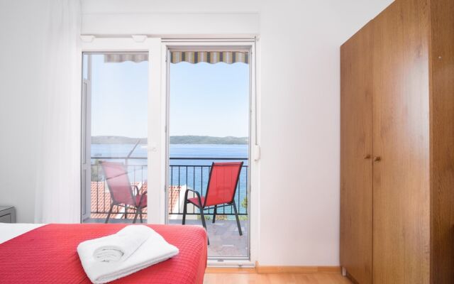 A1-apt w. Shared Pool & Balcony,next to the Beach