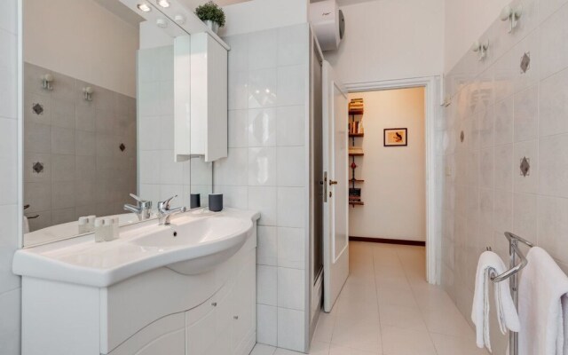 Nice and Bright 2 Beds Flat Near San Giovanni