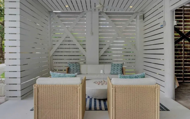 Be a Sullivans Local! 1307 Cove Avenue by Avantstay Pool + Outdoor Living