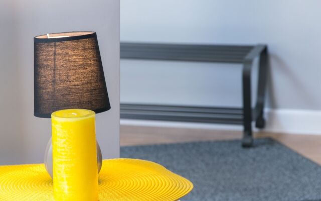 Yellow Apartment Old Town Air Condition