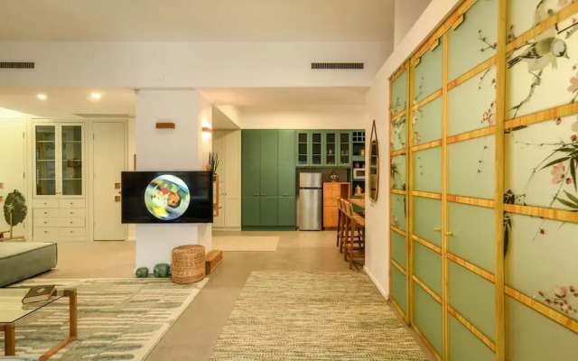 Charming 2BR Apt w a Breathtaking Patio