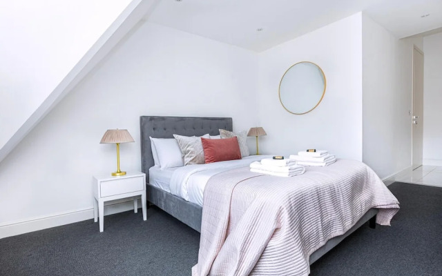 Stylish Three-bed Flat in Marylebone