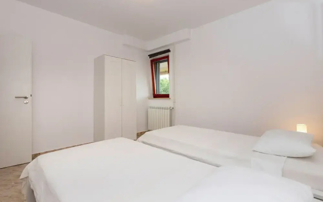 Seaview Pool House Mytilus