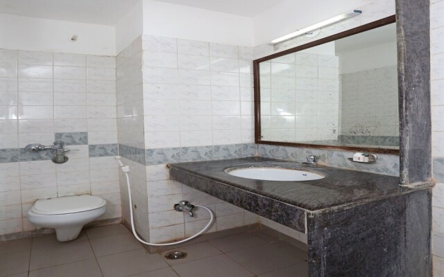 OYO Capital O 5879 Radha Damodar Residency
