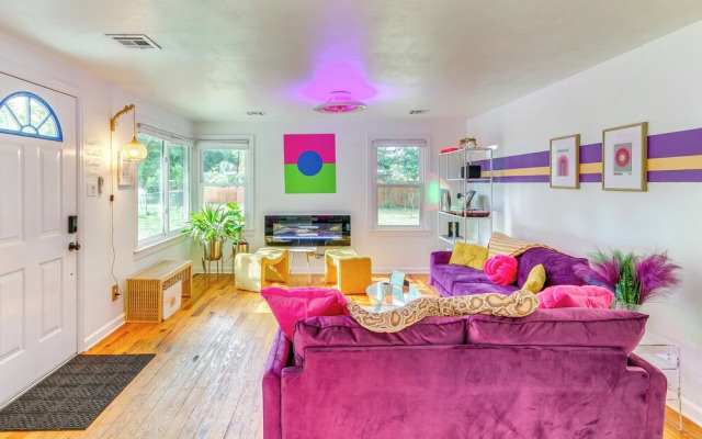 Retro-tropical Pensacola Home - 3 Mi to Downtown!